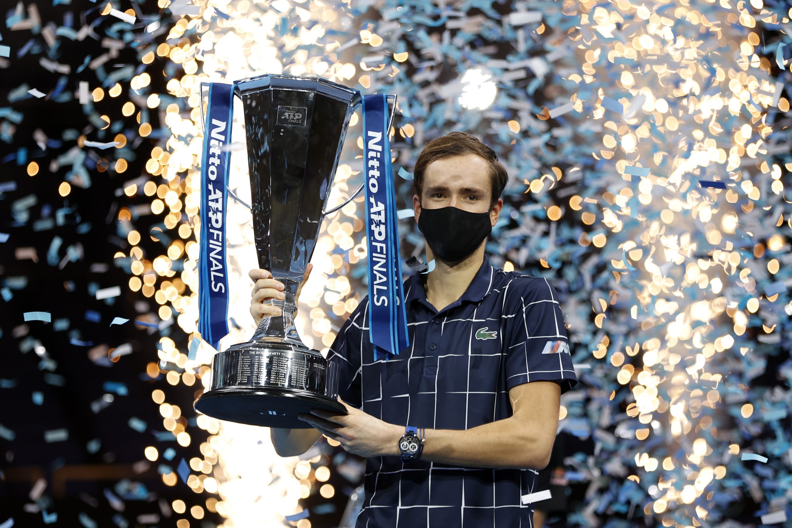 Medvedev se consagró campeón del torneo de maestros tras derrotar por 4-6, 7-6 (2) y 6-4 a Thiem en dos horas y 42 minutos de juego. Foto: @atptour.