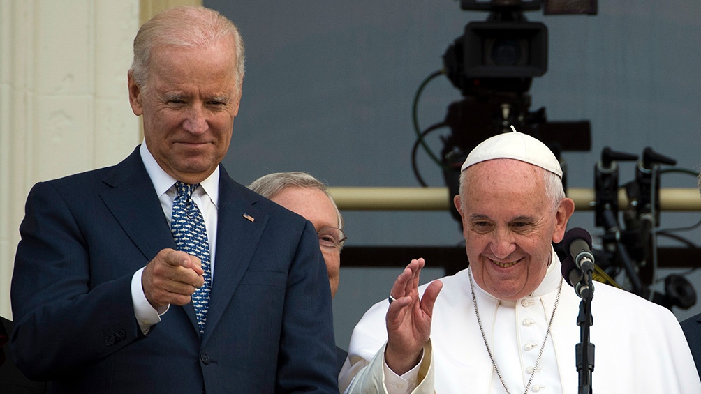 Joe Biden y Francisco cuando se reunieron en el 2015. Foto: Telam.