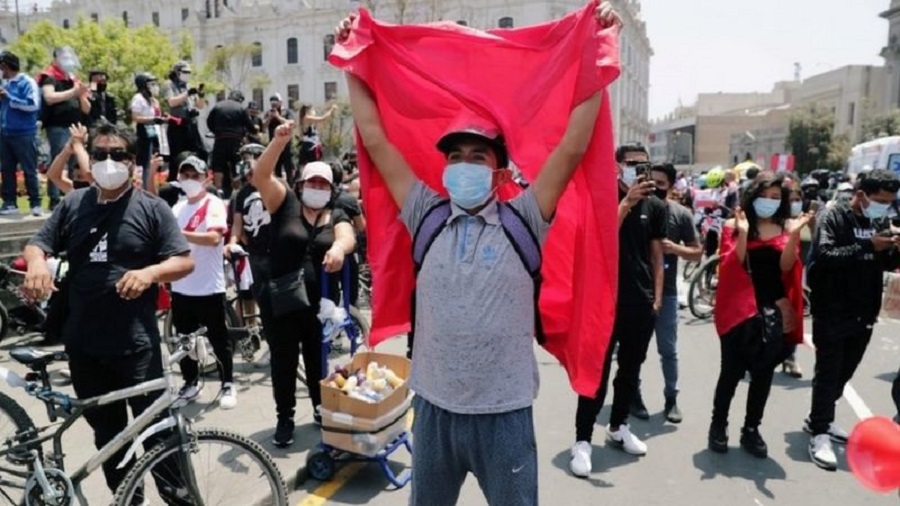 Muchos peruanos salieron a las calles a festejar. Foto: BBC