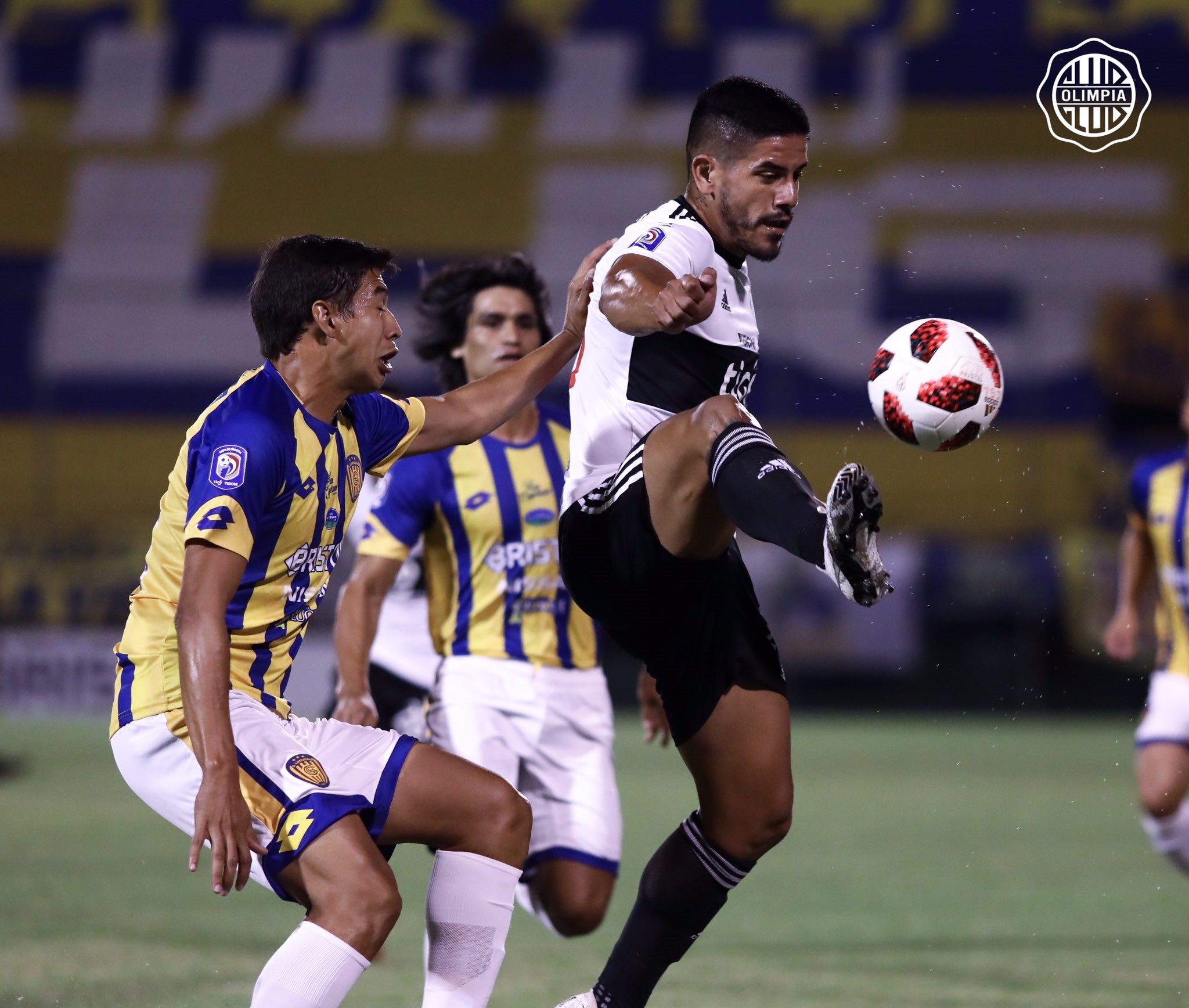 Los goles para Sportivo Luqueño lo hicieron Orlando Gaona Lugo y Blas Díaz, mientras que para el Decano anotó Roque Santa Cruz. Foto: @elClubOlimpia.