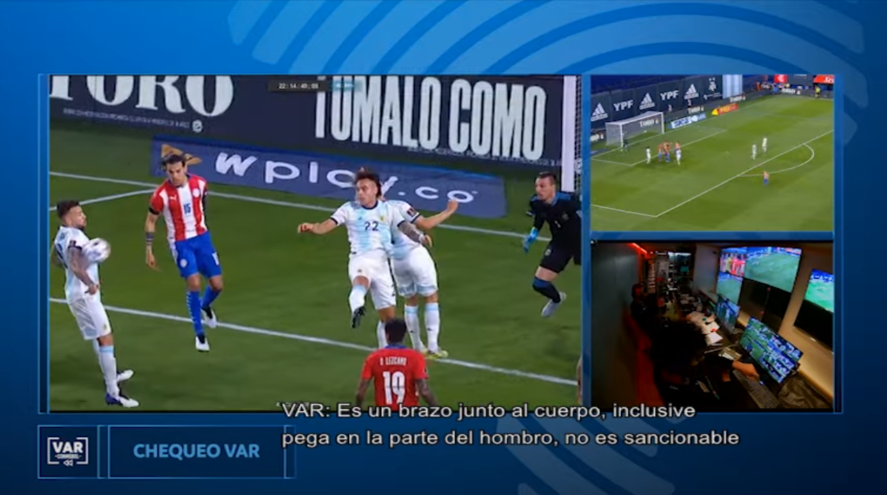 Según el criterio de la terna arbitral, la mano de Nicolás Otamendi fue accidental, alegando que el defensor tenía el “brazo junto al cuerpo”. Foto: Captura.