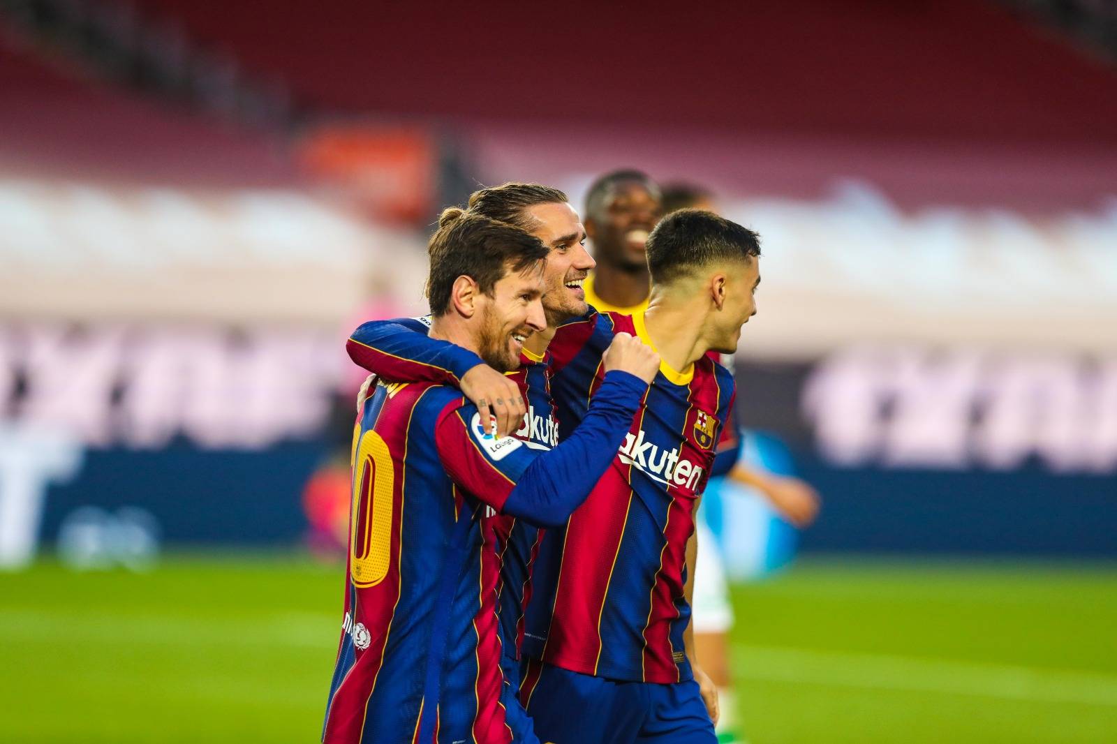 El paraguayo Antonio Sanabria convirtió para Betis en el cierre de la primera etapa, pero todo cambió con el ingreso de Messi. Foto: @FCBarcelona_es.