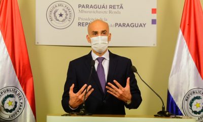 El ministro de Salud, Julio Mazzoleni en Mburuvicha Roga. Foto: Gentileza