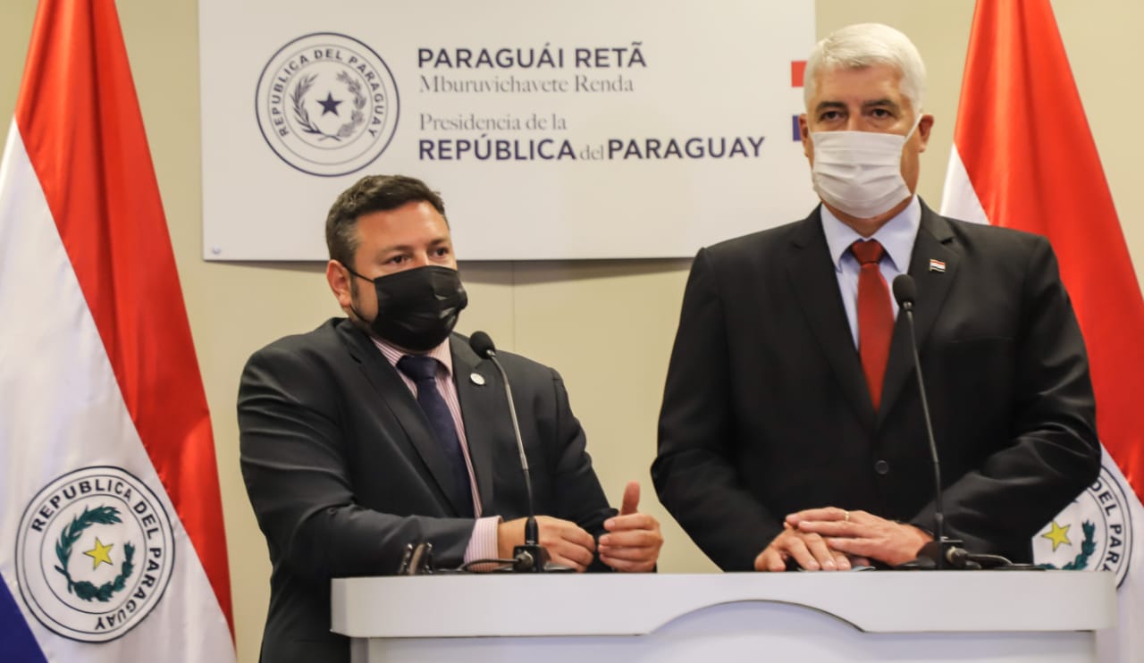 Procurador Sergio Coscia y Arnoldo Wiens de Obras. Foto Presidencia