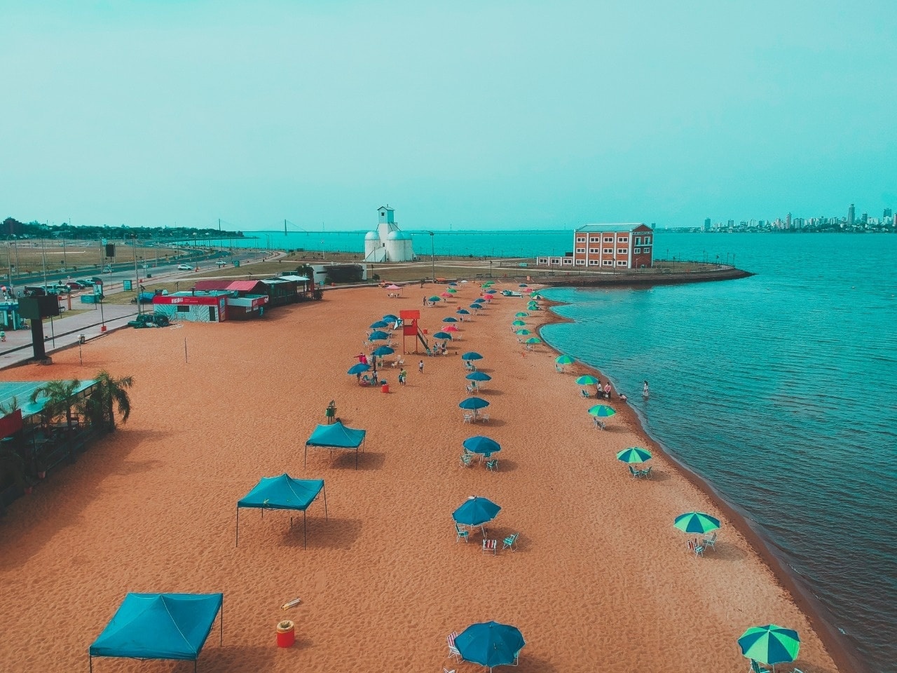 El sistema de "burbujas sociales" dispuesto para las playas encarnacenas. Foto: Gentileza