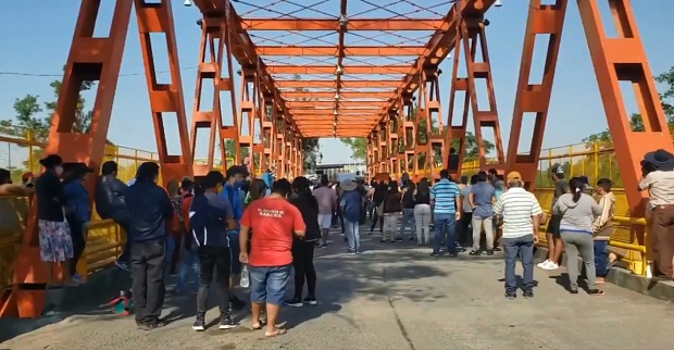 Manifestantes en Puerto Falcón