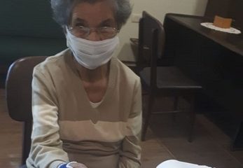 Doña Fermina durante su inscripción para votar por 1era. vez. Foto: Gentileza