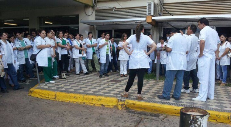 Médicos residentes del IPS. Foto Gentileza.