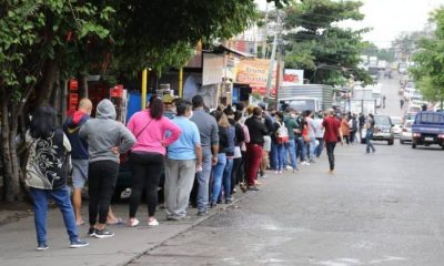 Fila para cobro de compensacion del IPS. Foto Gentileza