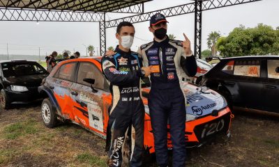 Gracias a una gran performance sobre el barro, Diego Domínguez Bejarano y su copiloto Rogelio Peñate ganaron la última carrera del año. Foto: @rallypy.