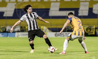 Libertad se llevó un punto del Feliciano Cáceres, en un partido marcado por los golazos de Aldo Vera y Valdeci Moreira. Foto: @Libertad_Guma.