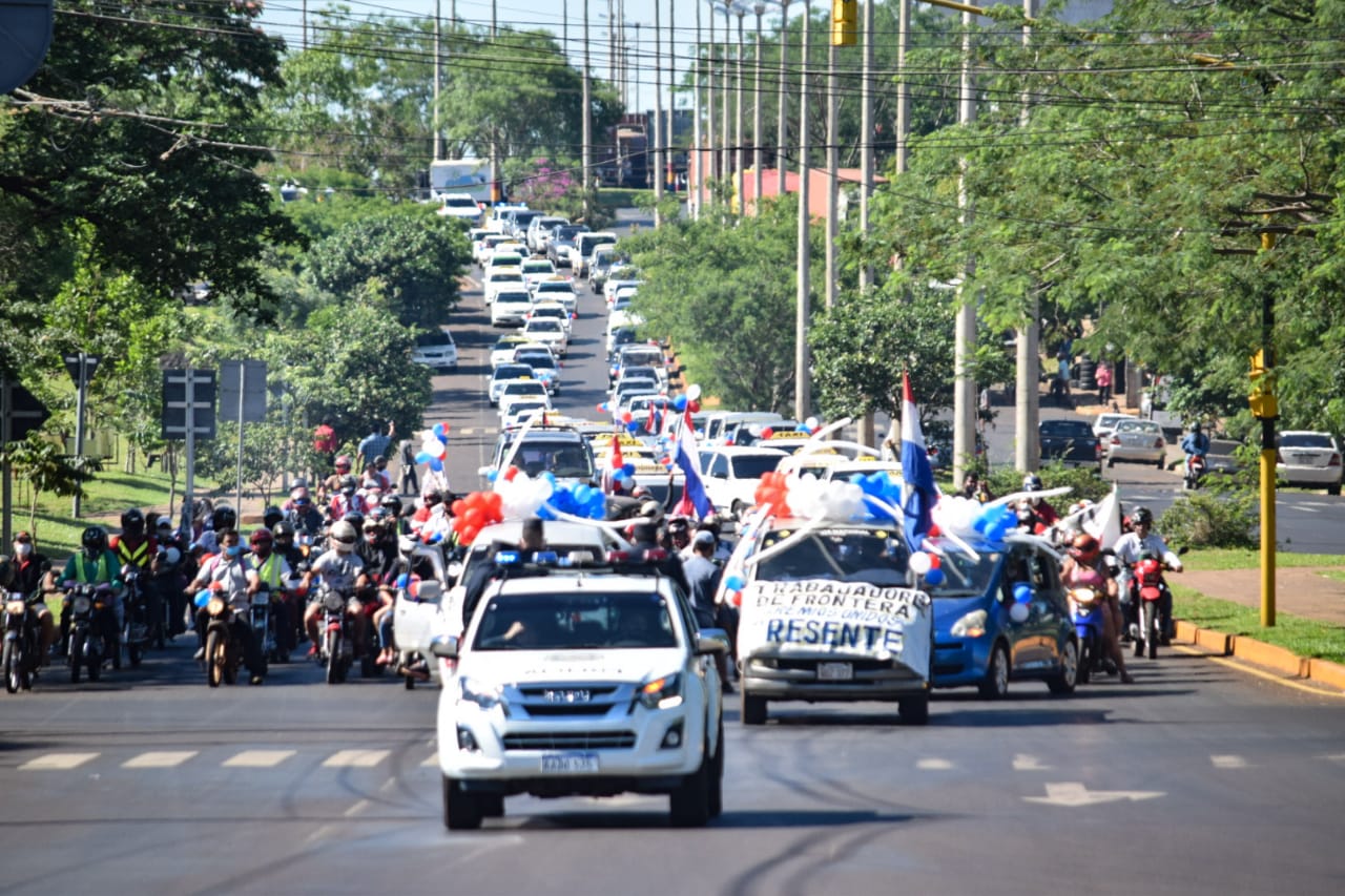 Multitudinaria marcha en Encarnación. Foto: Luis Yd.