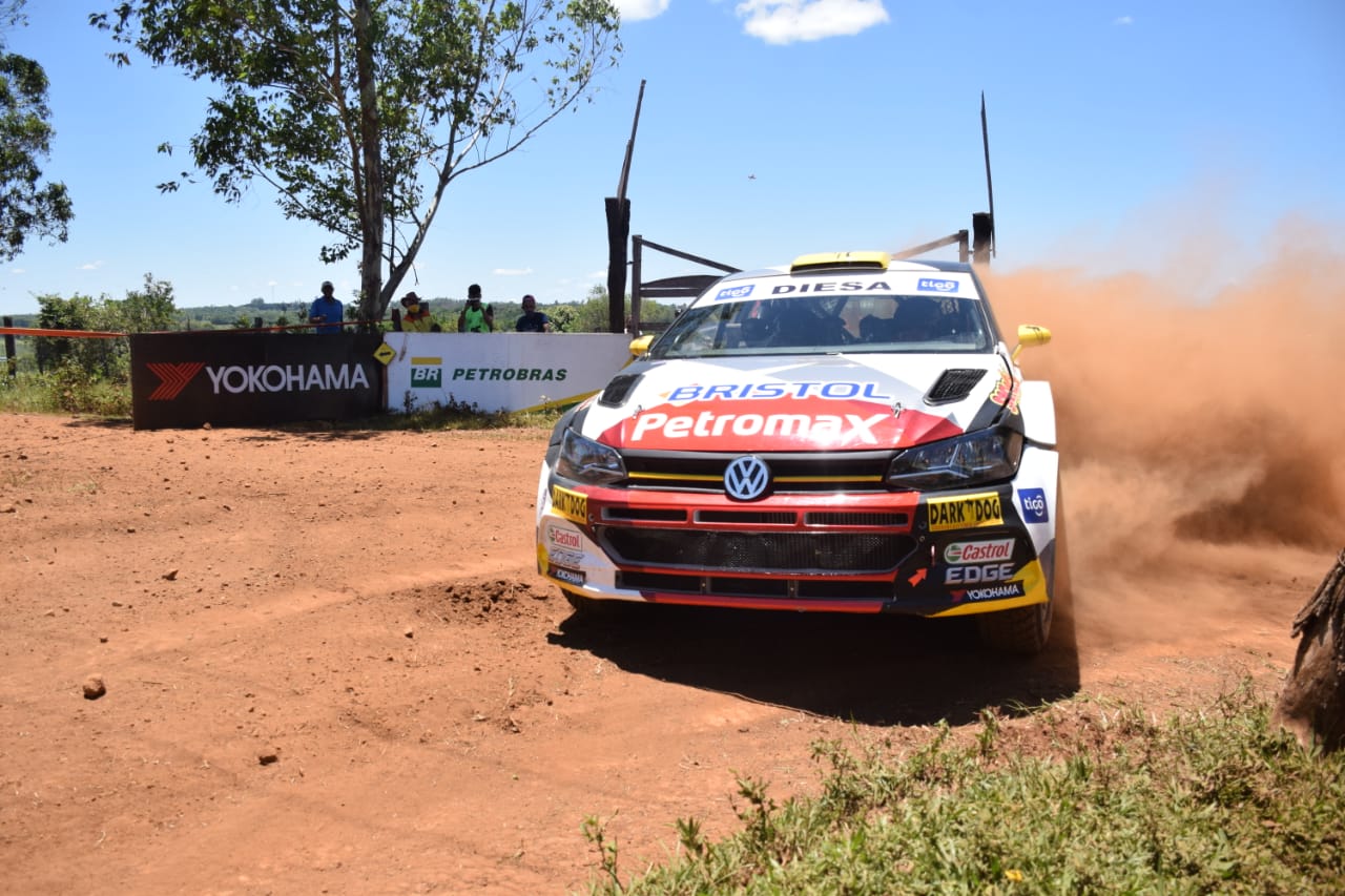 En la segunda jornada del Nacional de Rally, Gustavo Saba y Fernando Mussano lideraron la tabla general de los autos de tracción integral. Foto: @rallypy.