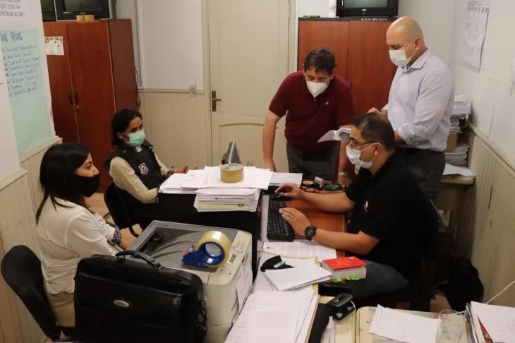 La detenida Laura Villalba comparece en Asunción ante la Fiscalía Antisecuestro. Foto: Gentileza