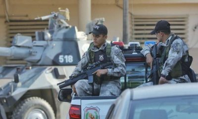 Policias armados. Foto Gentileza