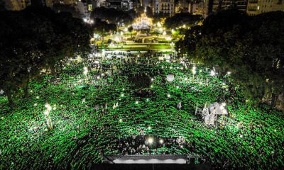 Una marea de pañueles verdes inundó la plaza del Congreso en Buenos Aires para acompañar el tratamiento de la ley. Foto: Twitter