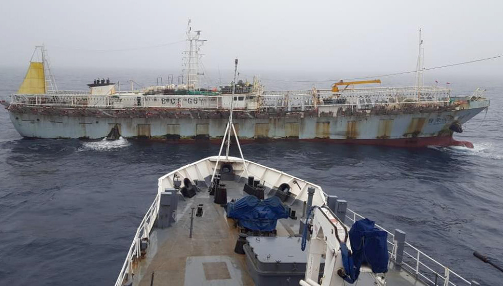 La presencia de piratas chinos en aguas chilenas. Foto: Armada de Chile.