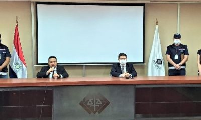 El viceministro de la Subsecretaría de Estado de Tributación (SET), Oscar Orué, y el fiscal Anticorrupción, Juan Manuel Ledesma, informaron del hecho este jueves durante una conferencia de prensa realizada en la sede de la Fiscalía. Foto: Hacienda