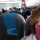 Una de las fotos que circulan en redes sociales sobre el supuesto escrache a Lilian Samaniego en un vuelo a Buenos Aires. Foto: Twitter