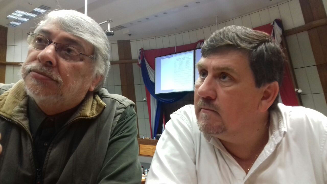 Fernando Lugo y Blas Llano compartieron una reunión anoche en casa de Sixto Pereira, con la participación de los diputados Sergio Rojas y Carlos Rejala. Foto; Archivo