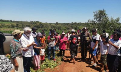 Una comitiva del Senado visitó este martes a las familias mby´a guaraní de Loma Piro´y, Caaguazú, que el jueves pasado fueron violentamente desalojados de sus tierras por bandoleros armados. Foto: Gentileza