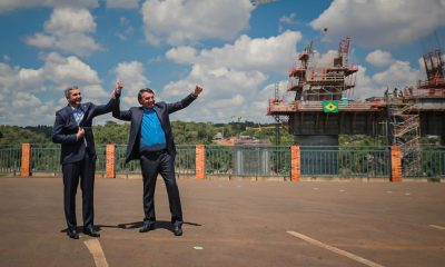 Mario Abdo Benítez y Jair Bolsonaro, esta mañana en Foz de Iguazú. El Presidente fue cuestionado por no ahondar sobre la renegociación de Itaipú con su par brasileño. Foto: Presidencia