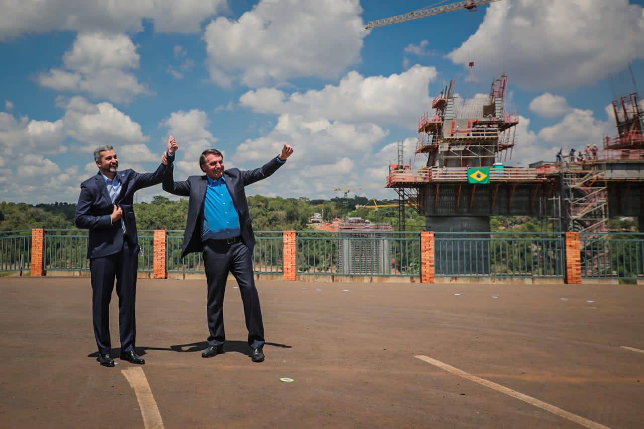 Mario Abdo Benítez y Jair Bolsonaro, esta mañana en Foz de Iguazú. El Presidente fue cuestionado por no ahondar sobre la renegociación de Itaipú con su par brasileño. Foto: Presidencia