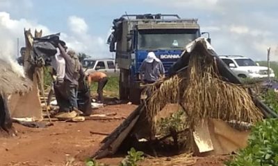 Al cabo del desalojo, los atacantes destruyeron las precarias viviendas de las familias indígenas. Foto: Facebook