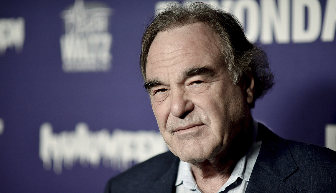 El cineasta estadounidense Oliver Stone aprovechó un viaje de trabajo a Moscú y se vacunó contra el coronavirus. Foto: AO