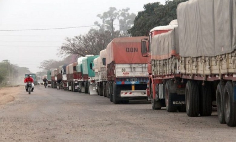 Cmiones cargados de soja. Foto: Infobairesa argentina en la frontera con Praguay. Foto: