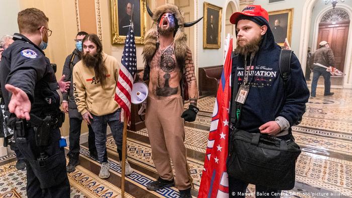 Manifestantes pro Trump causan disturbios al asaltar el Congreso de EE. UU.