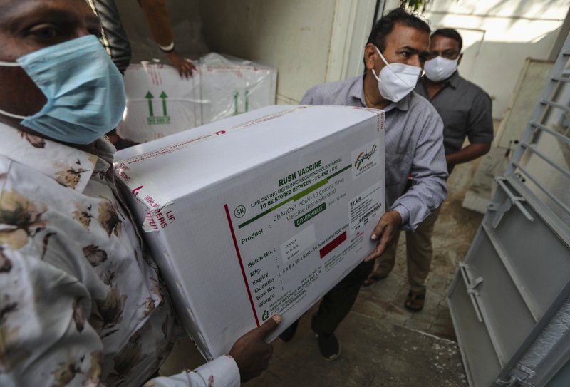 India espera vacunar a 300 millones de sus 1.300 millones de habitantes para julio. Foto: AP.