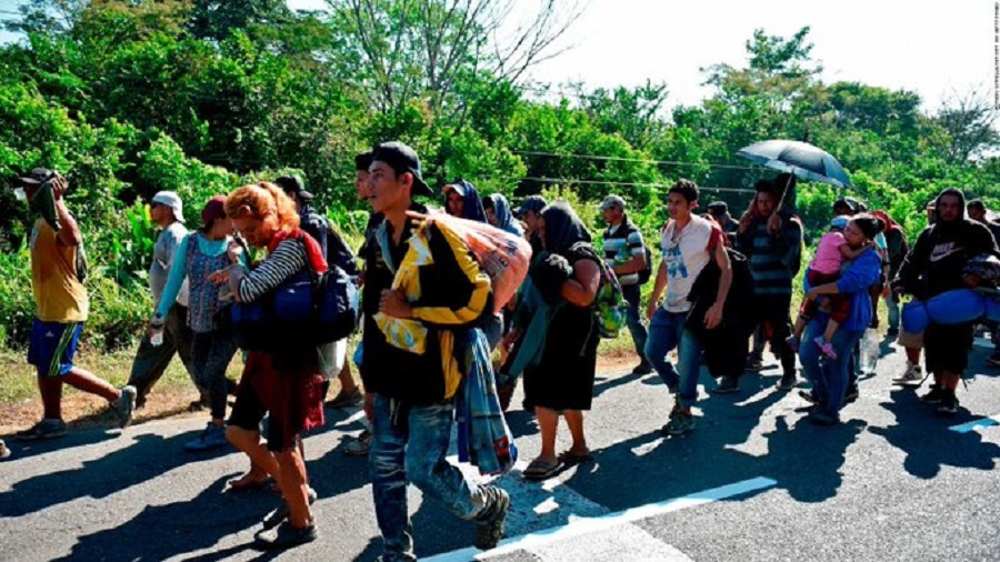 La movilización de los agentes migratorios ocurre tras la salida de una nueva caravana de hondureños que intentan llegar a Estados Unidos. Foto:CNN