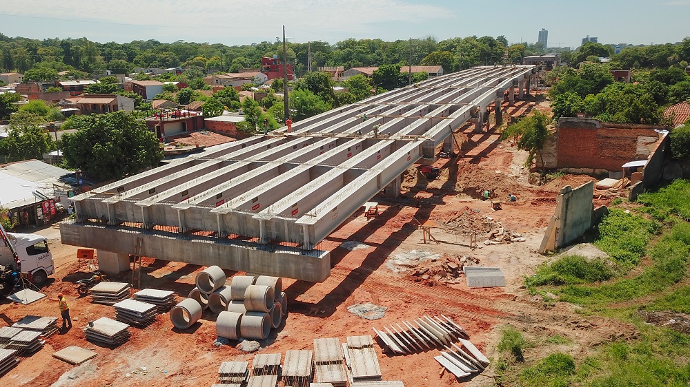 Desde arriba ya se puede dimensionar la longitud que tendrá la estructura que pronto se conectará con la Costanera. Foto: Gentileza.