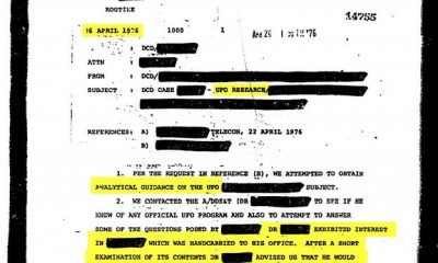 Greenewald tuiteó un ejemplo del tipo de documentos que puedes esperar encontrar cuando compartió un memorándum parcialmente redactado de 1976 que menciona la investigación OVNI.