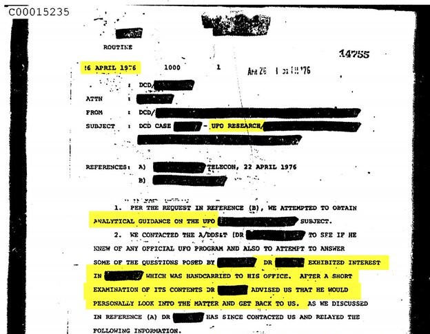 Greenewald tuiteó un ejemplo del tipo de documentos que puedes esperar encontrar cuando compartió un memorándum parcialmente redactado de 1976 que menciona la investigación OVNI.