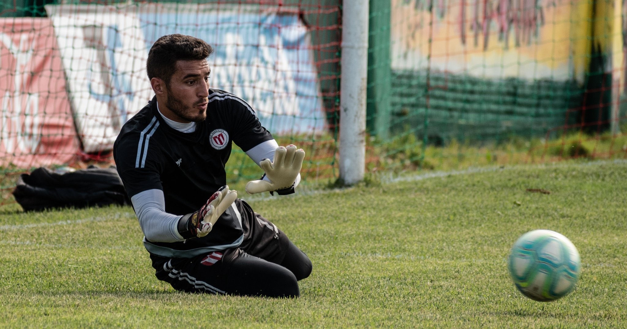 Gastón Oliveira debutó en Primera División cuando solo tenía 20 años. Acumula 107 encuentros con la camiseta de River Plate. Foto: @cariverplateuru.