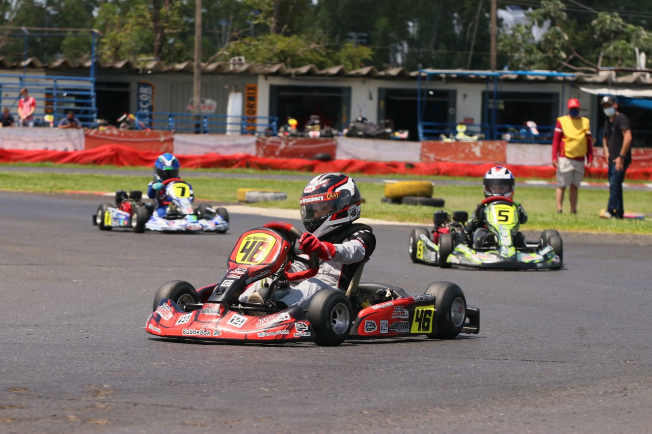 Enzo Wasmosy (semillero), Alberto Antebi (micro max) y Benjamín Bernal (cadete) fueron los ganadores en las categorías juveniles. Foto: Gentileza.