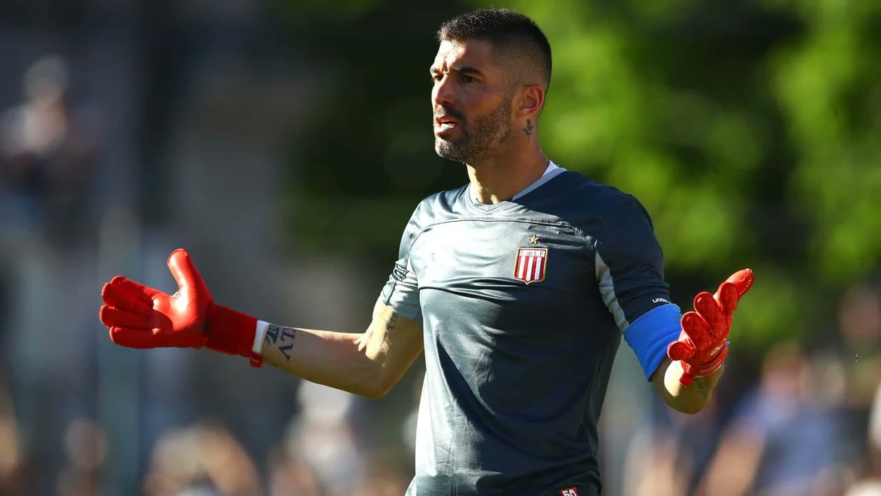 Andújar tiene contrato con Estudiantes hasta junio de 2021 y, al parecer, permanecerá los próximos seis meses en el club de La Plata. Foto: @CLMerlo.