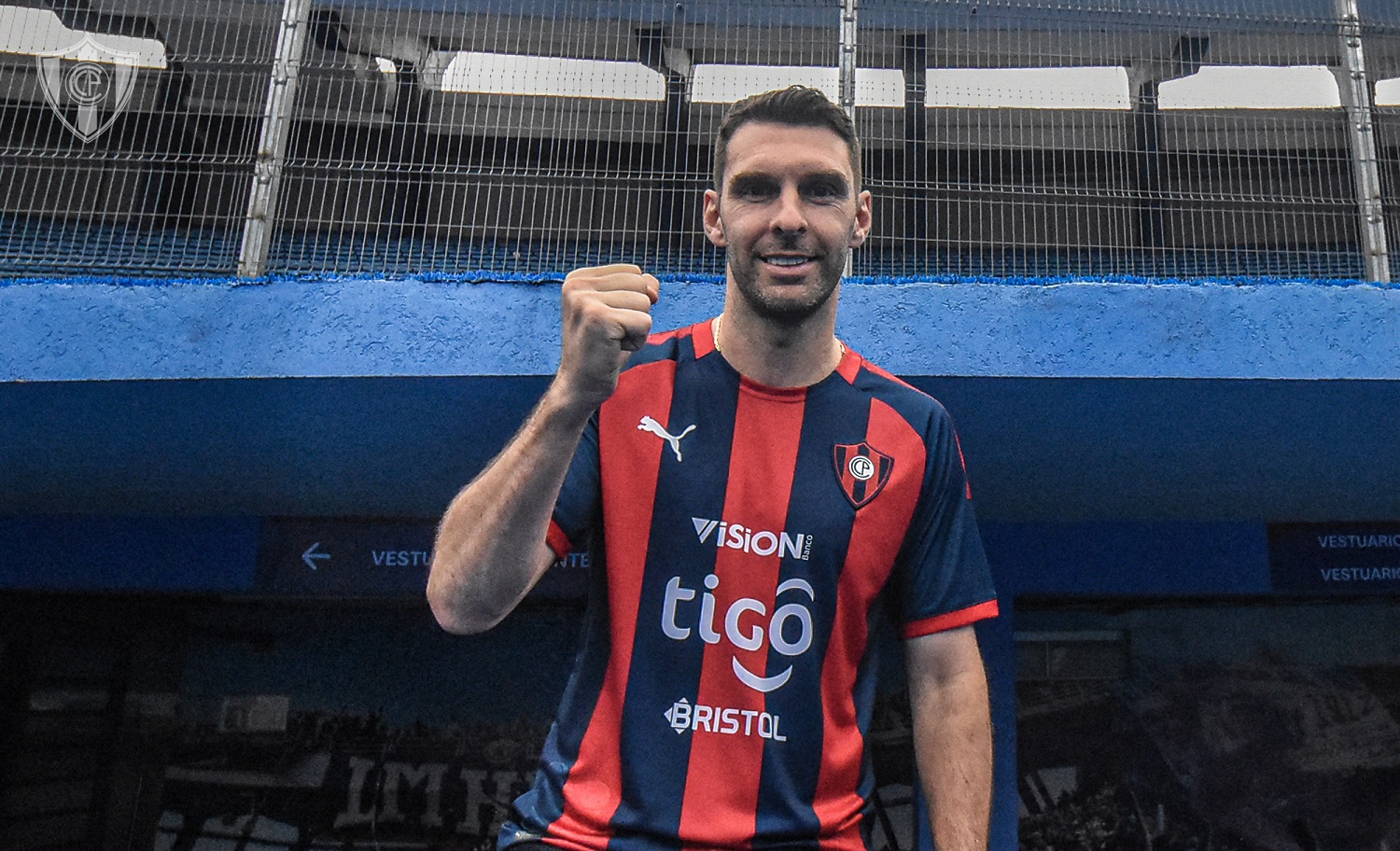 El centrodelantero argentino de 35 años agradeció el cariño del hincha de Cerro y se mostró entusiasmado por el nuevo desafío. Foto: @CCP1912oficial.