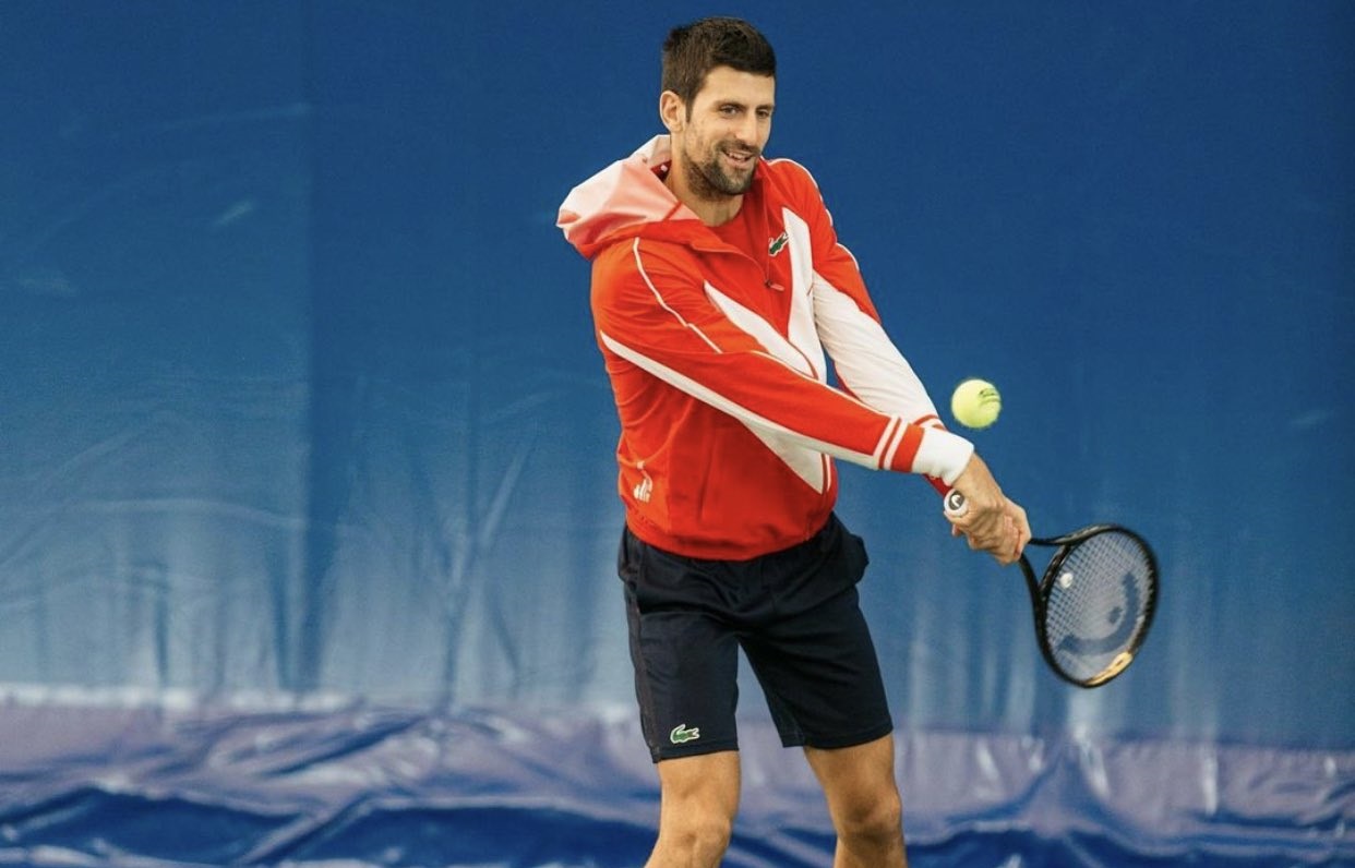 Novak Djokovic (1º) había pedido a los organizadores del Australian Open que mudasen a los jugadores confinados a casas privadas. Foto: @DjokerNole.