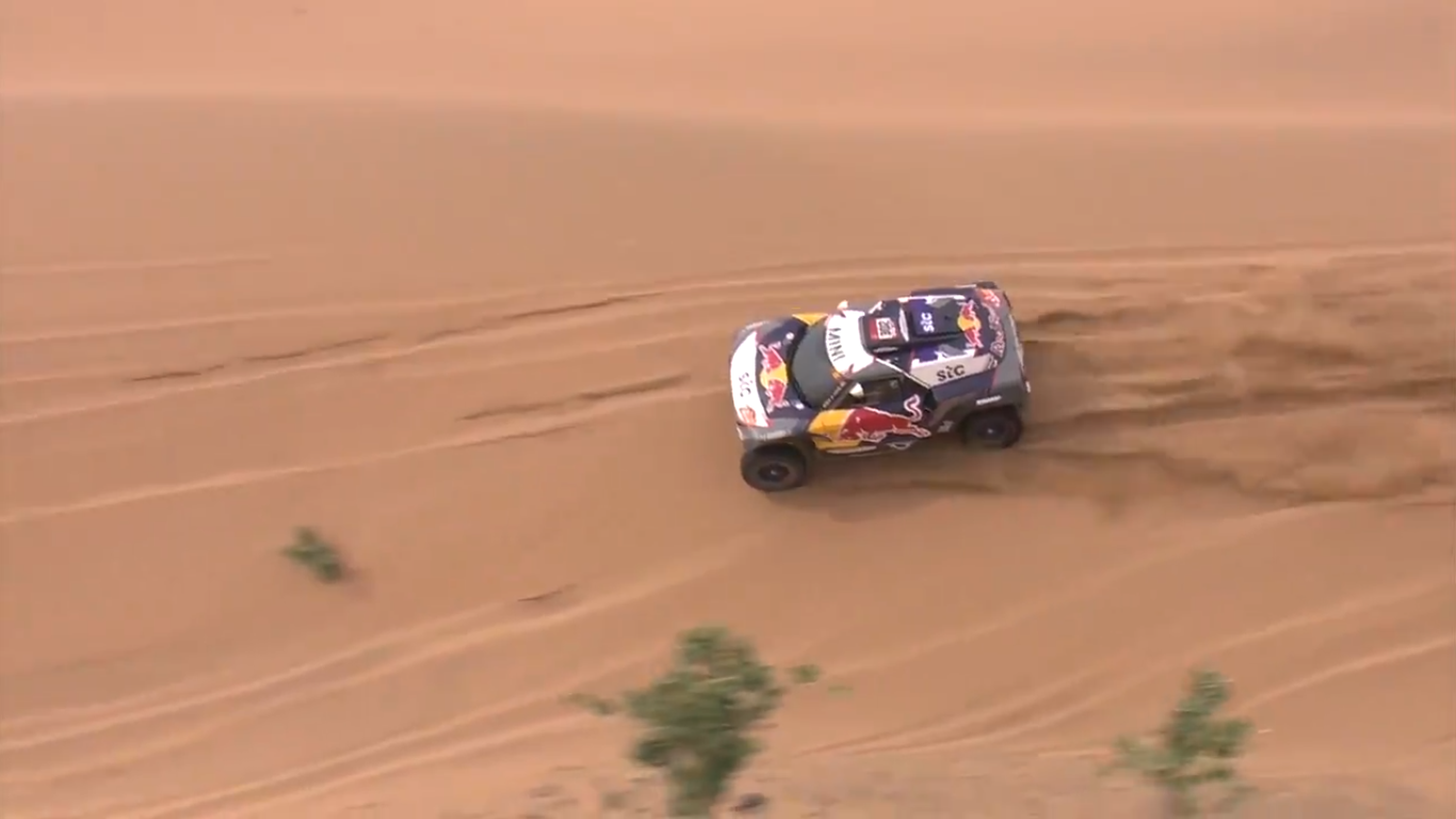 El francés Peterhansel buscará mañana su decimocuarto trofeo del Touareg, defendiendo sus 15:05 de ventaja sobre el catarí Al-Attiyah. Foto: @dakar.