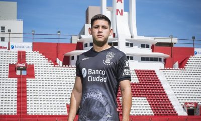 Saúl Savín Salcedo, de 23 años, se desempeña como zaguero central. Debutó con Olimpia en 2014 y fue vendido a Huracán en 2017. Foto: @CAHuracan.