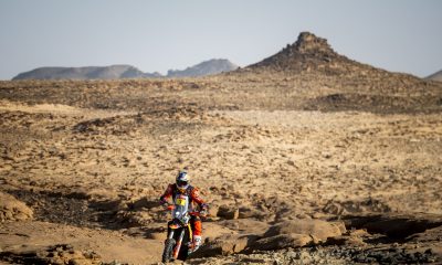 En la categoría motos, el australiano Toby Price mostró una enérgica remontada, ubicándose primero por delante de Kevin Benavides. Foto: @tobyprice87.