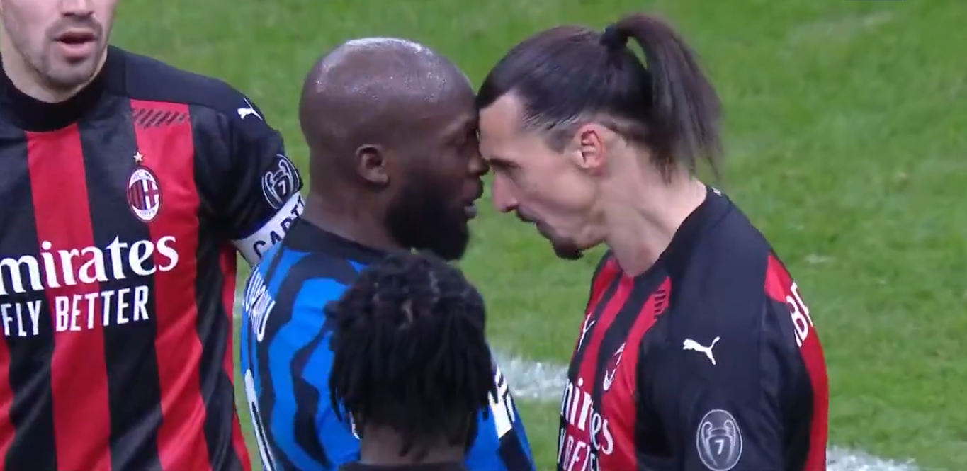 Todo ocurrió a los 44 minutos, cuando, al parecer, hubo un gesto de Ibrahimovic que molestó a Lukaku. De ahí la reacción del gigante belga. Foto: Captura.