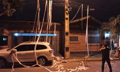 Así lucia anoche el domicilio del ministro del TSJE Alberto Ramírez Zambonini, escrachado por jóvenes liberales. Foto: Gentileza