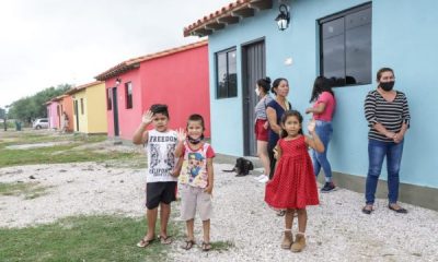 El acceso a la vivienda un derecho humano básico, su importancia radica en que la política habitacional genera mano de obra. Foto: Archivo.