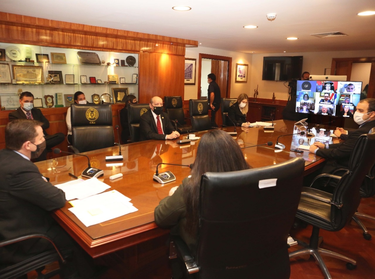 Miembros de la CSJ con gremio de abogados. Foto: Corte.