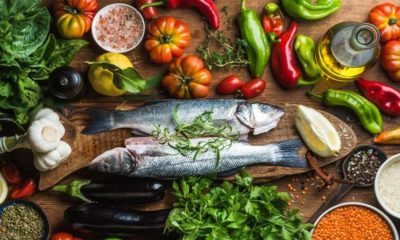 La buena combinación de grupos de alimentos, el uso de aceite de oliva y una buena ingesta de agua son factores determinantes de la dieta mediterránea