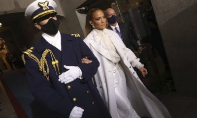 JLo eligió un conjunto de Chanel totalmente blanco para honrar el movimiento sufragista de mujeres. Foto: Internet.